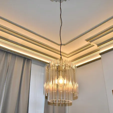 Manor And Free Parking