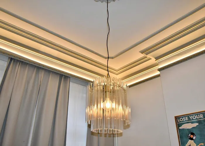 Manor And Free Parking