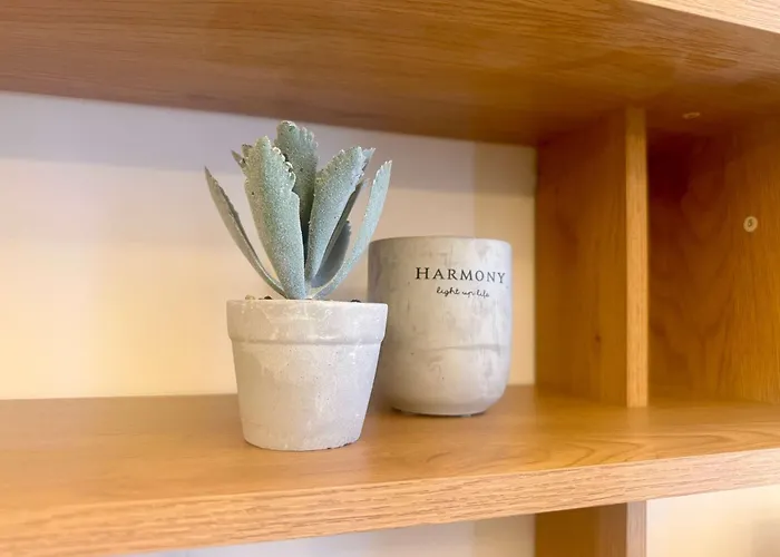 Manor And Free Parking *